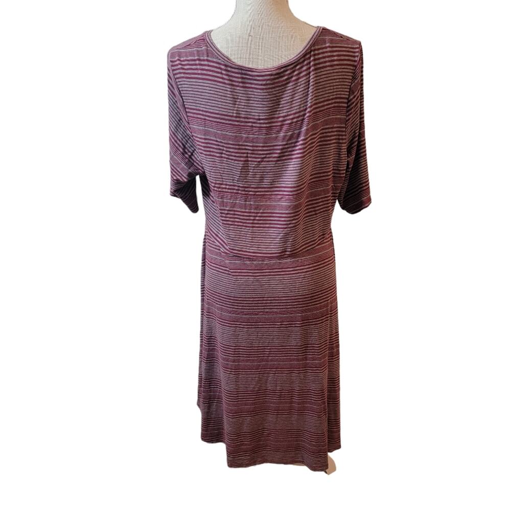 Torrid Red Wine/Heather Grey Striped Skater Dress with Pockets Short Sleeve 1/1x - Picture 2 of 5